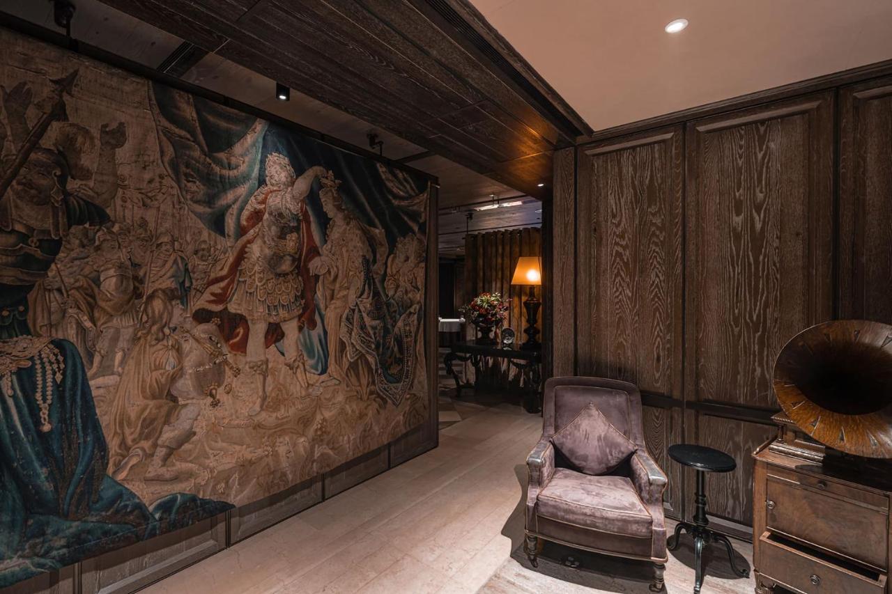 Palais De Chine Hotel Taipei Exteriör bild Interior of the house