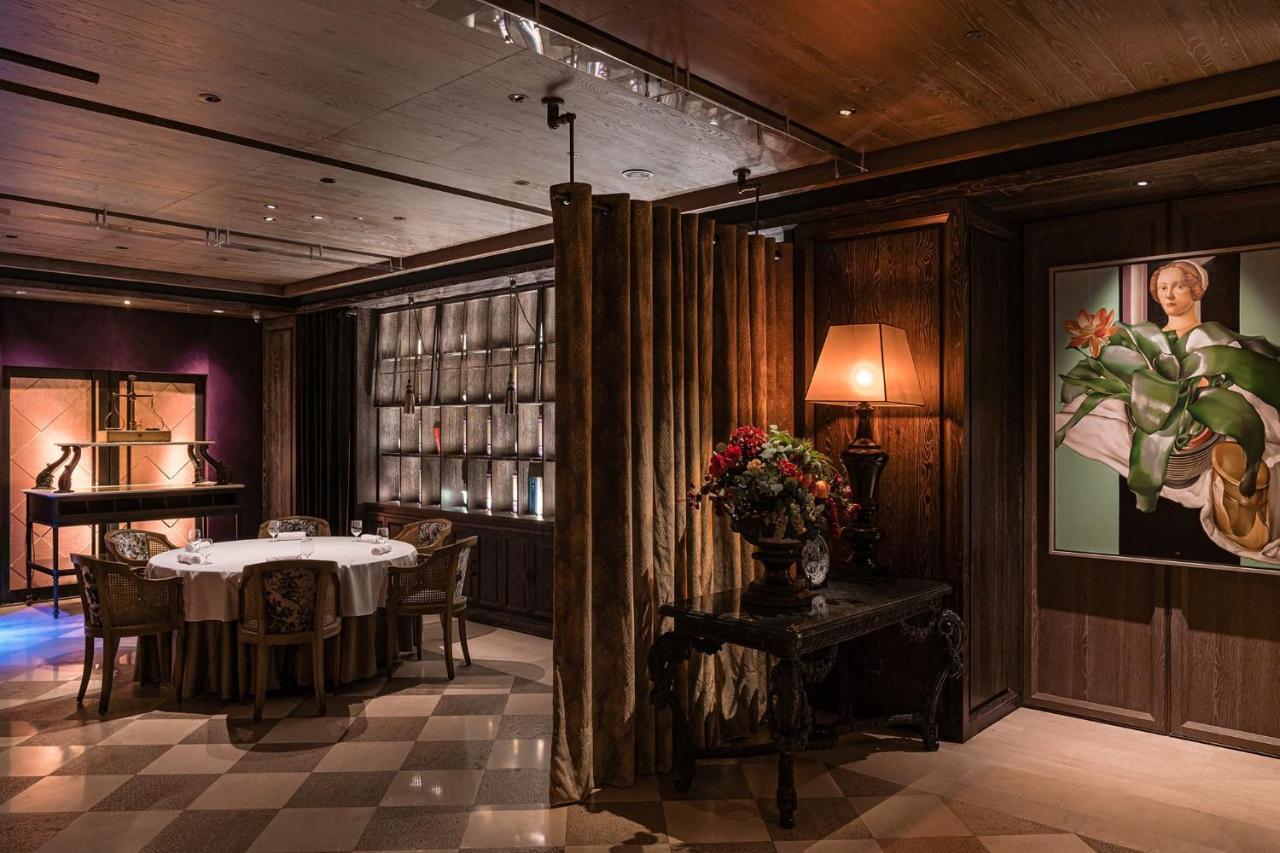 Palais De Chine Hotel Taipei Exteriör bild Interior of the restaurant