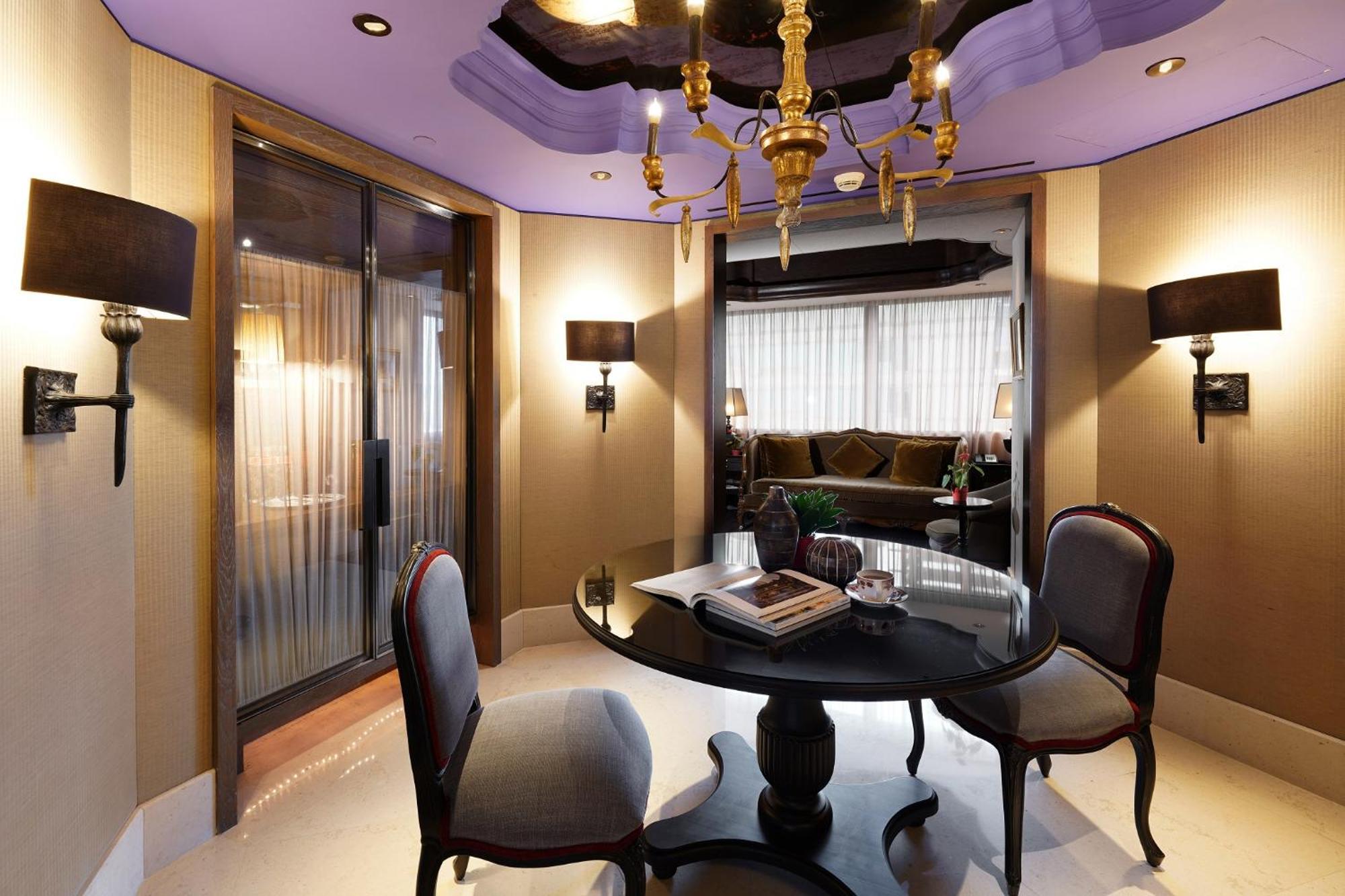 Palais De Chine Hotel Taipei Exteriör bild A room in the hotel