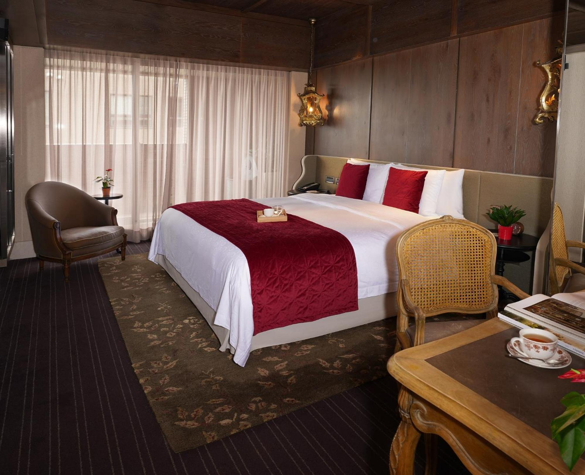 Palais De Chine Hotel Taipei Exteriör bild A bedroom at the hotel