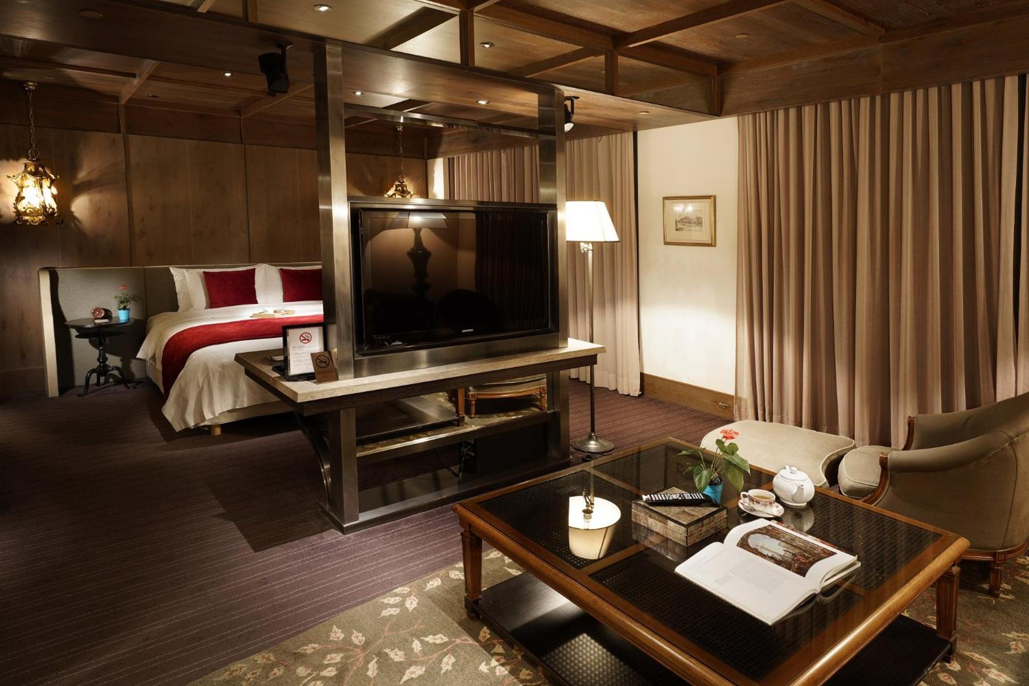 Palais De Chine Hotel Taipei Exteriör bild A suite at The Oberoi, Mumbai