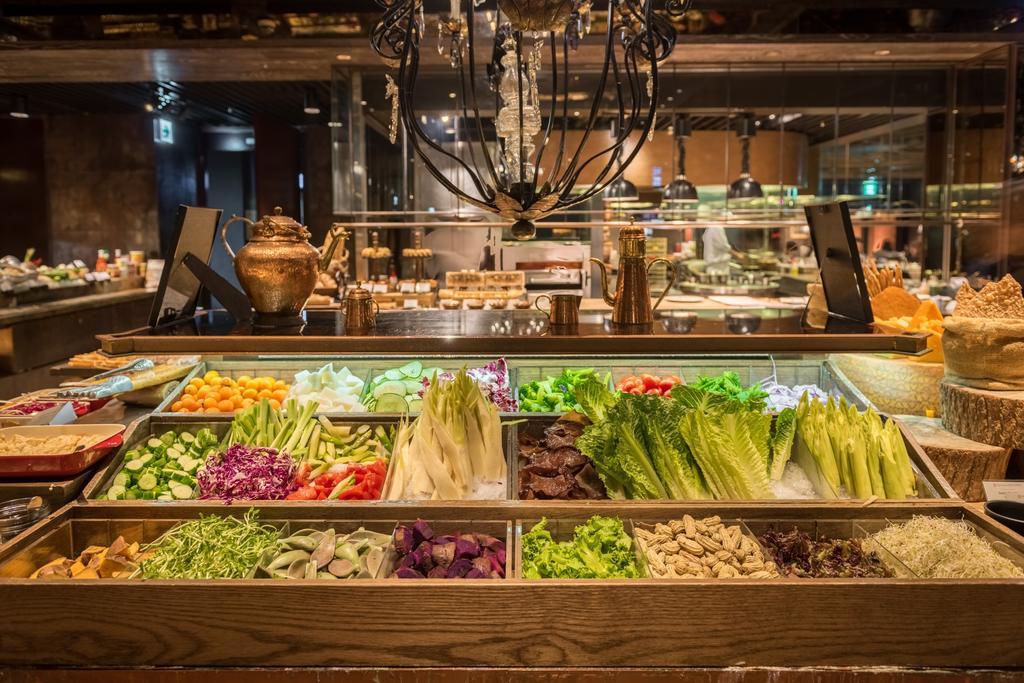 Palais De Chine Hotel Taipei Exteriör bild Salad bar